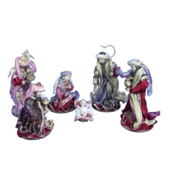 Nacimiento trajes engalanados