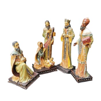 Nacimiento con trajes con espejos