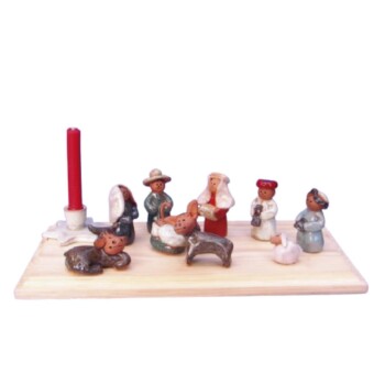 Nacimiento con vela roja