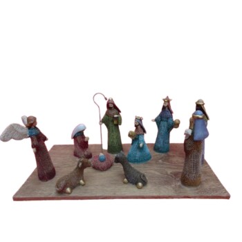Nacimiento con puntitos colores