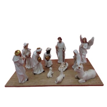 Nacimiento blanco con buey grande