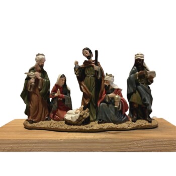 Nacimiento estilizado con Reyes